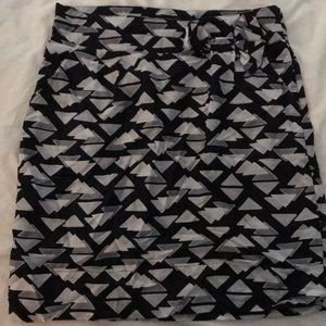 Black and white silk skirt with pockets!